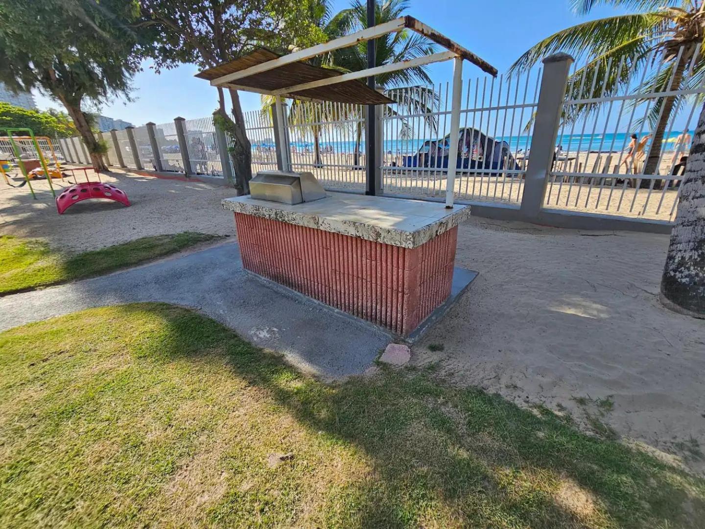 Steps From Foxwoods- Beachfront Retreat With Pools San Juan Esterno foto