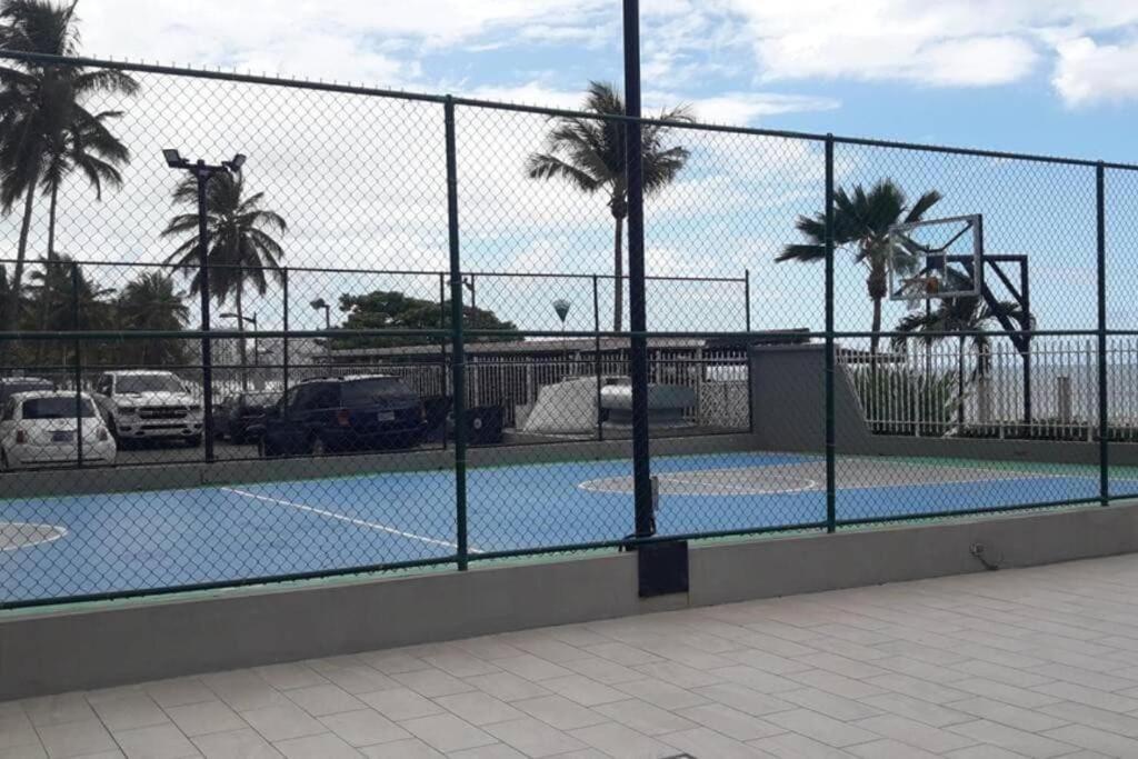 Steps From Foxwoods- Beachfront Retreat With Pools San Juan Esterno foto