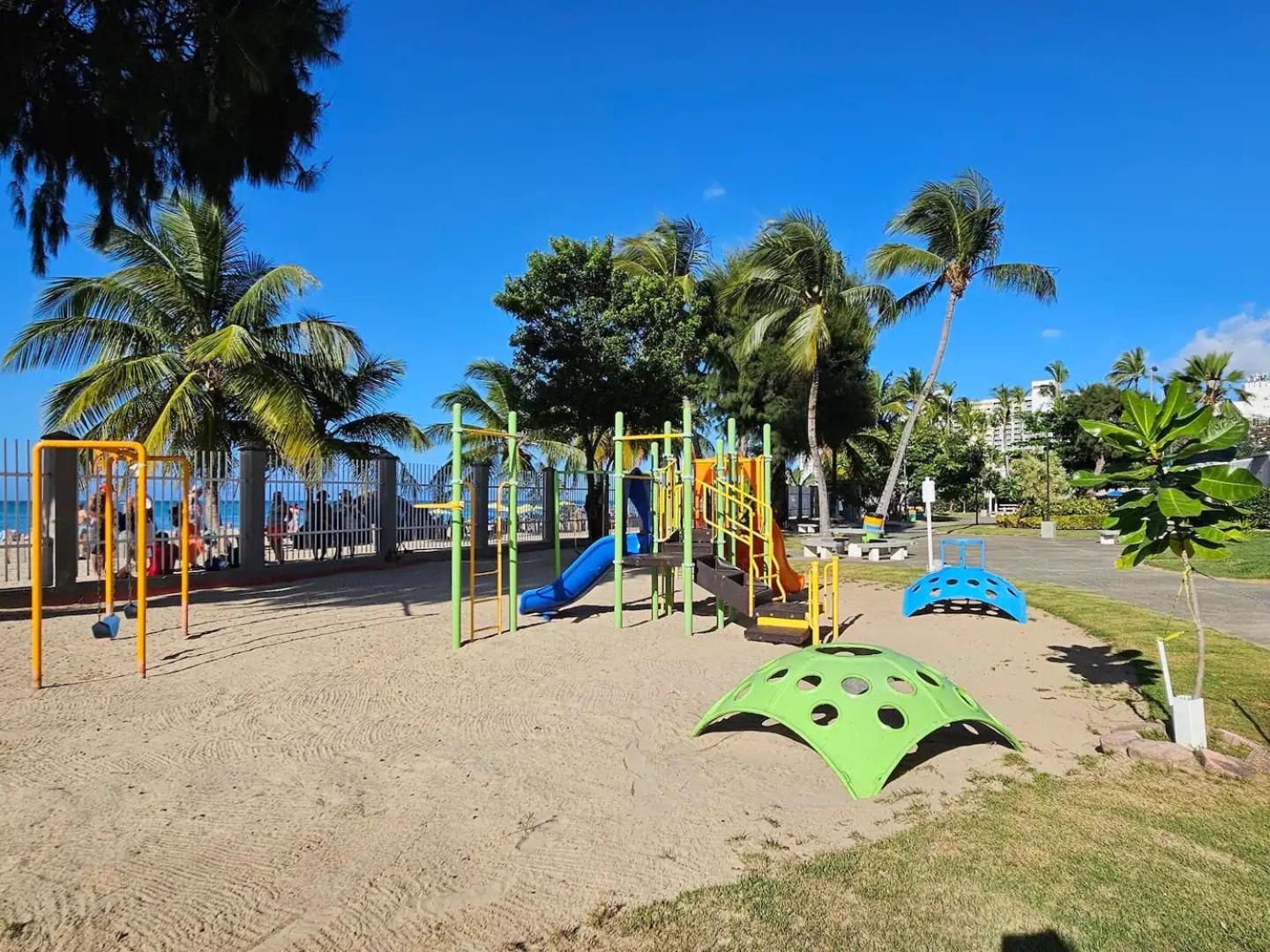 Steps From Foxwoods- Beachfront Retreat With Pools San Juan Esterno foto